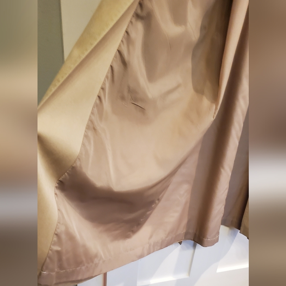 Raincoat - Picture 5 of 7